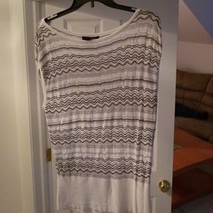 Sleeveless knit shirt